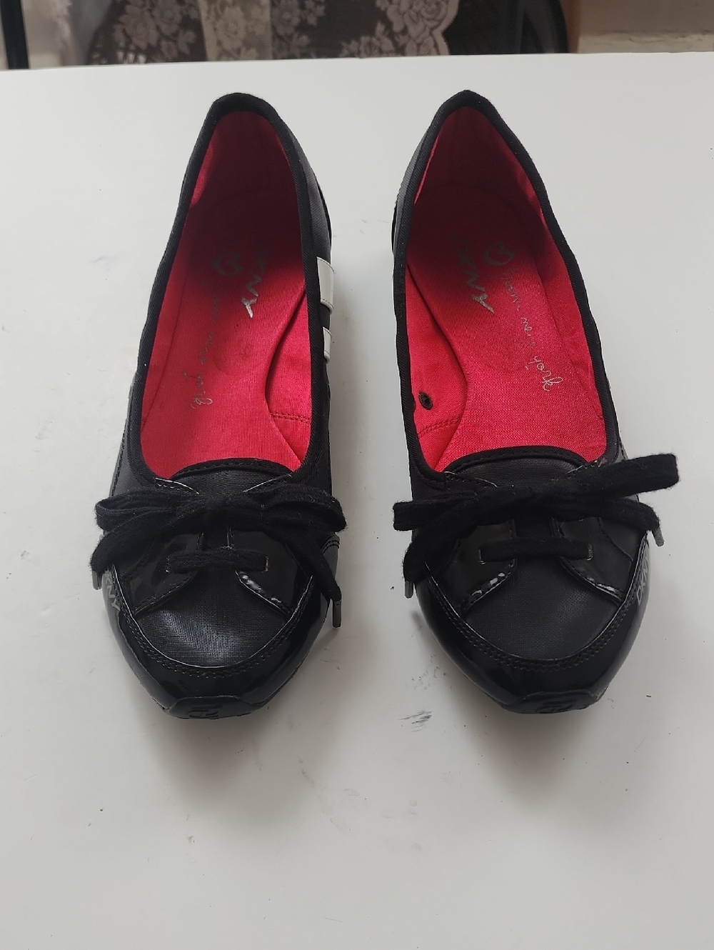 Dkny Black Ballet Flats with Pink Insole and Bow. In Great Condition